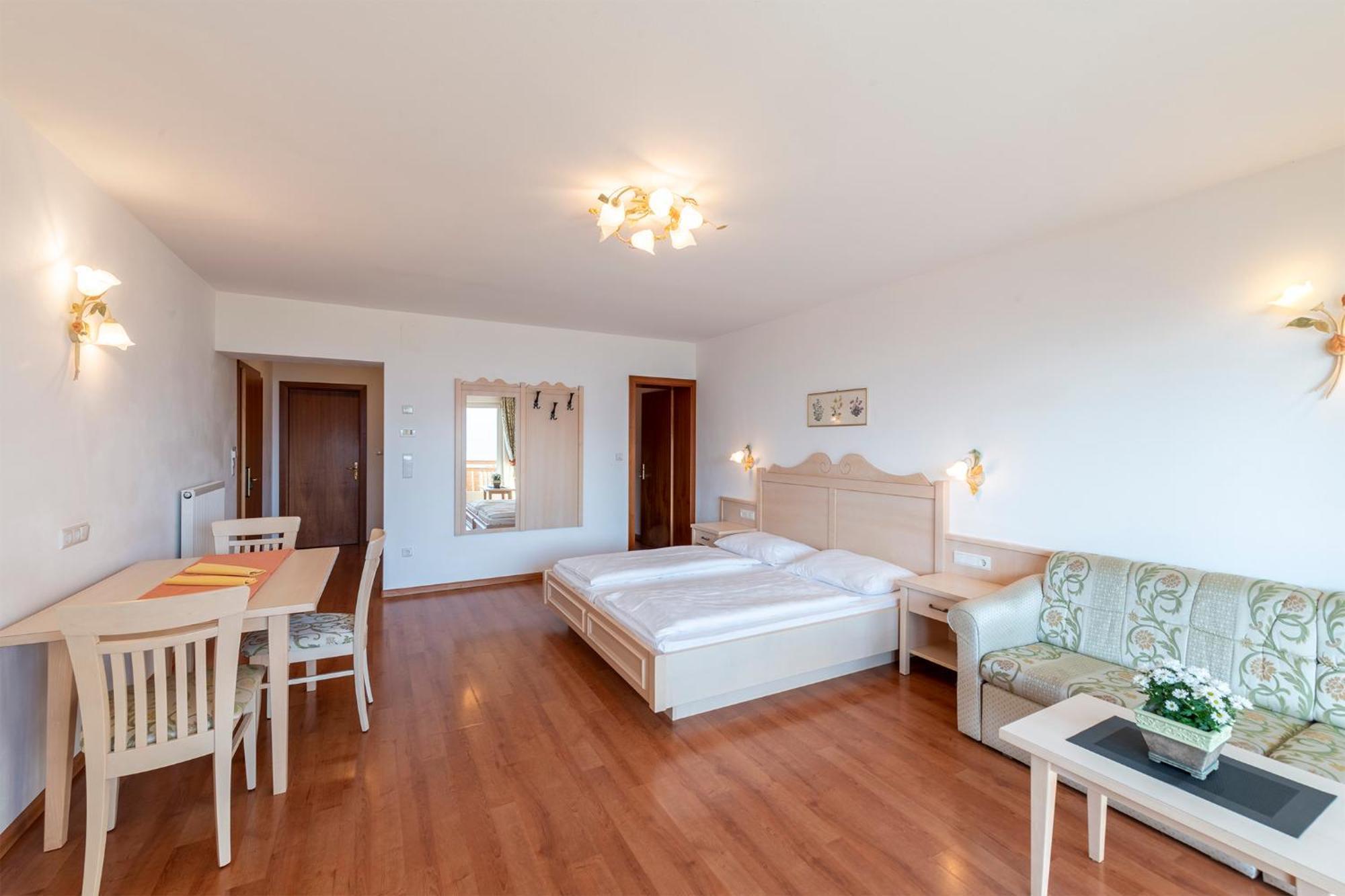 Appartement Tschivon เชนนา ภายนอก รูปภาพ