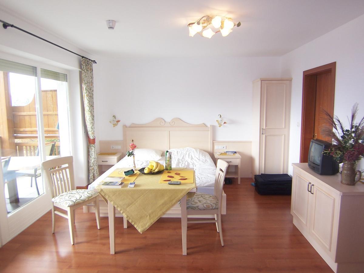 Appartement Tschivon เชนนา ภายนอก รูปภาพ